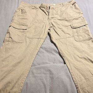 Men's Wrangler Cargo Pants in Light Khaki - Classic Workwear Style